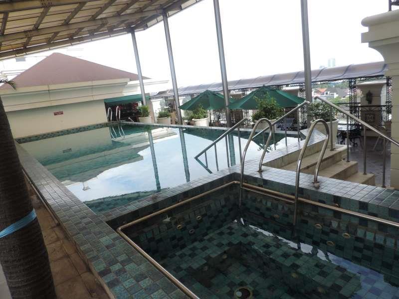 Roosseno Plaza Serviced Apartment Джакарта Экстерьер фото