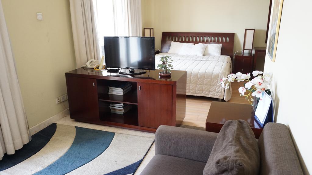 Roosseno Plaza Serviced Apartment Джакарта Экстерьер фото