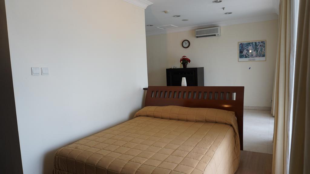Roosseno Plaza Serviced Apartment Джакарта Экстерьер фото