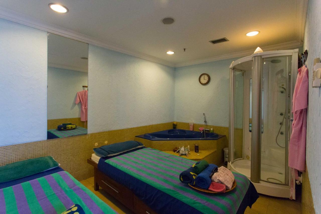 Roosseno Plaza Serviced Apartment Джакарта Экстерьер фото
